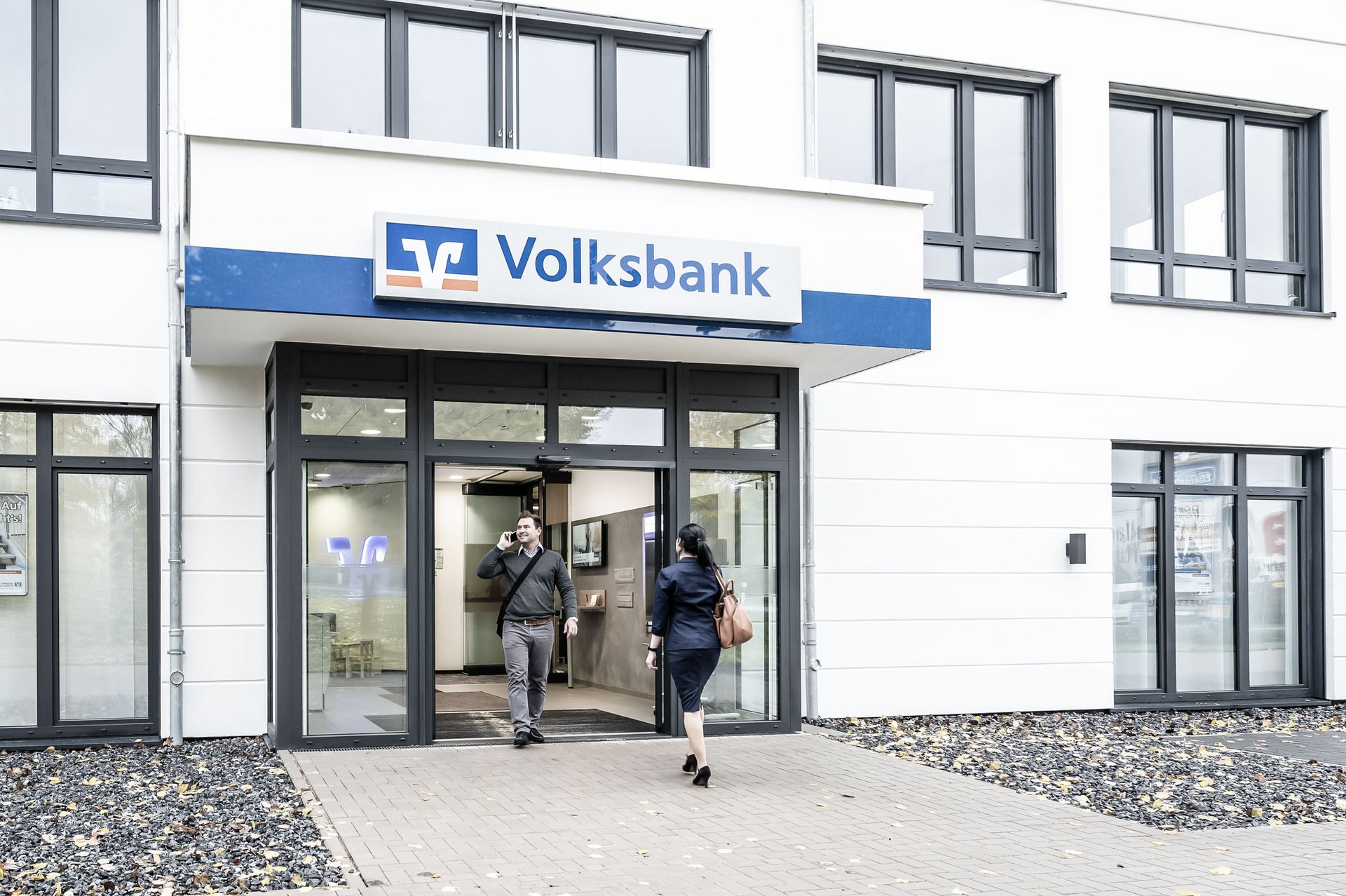 Eingang Volksbank Herford Mindener mit automatischen Schiebetüren
