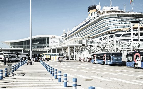 Hafen Terminal D in  Barcelona in Spanien