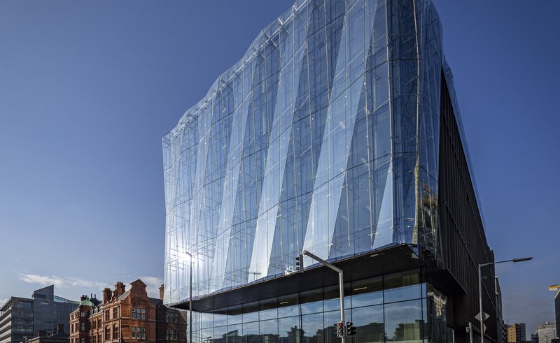 La Torre de Cristal con Puertas Gilgen