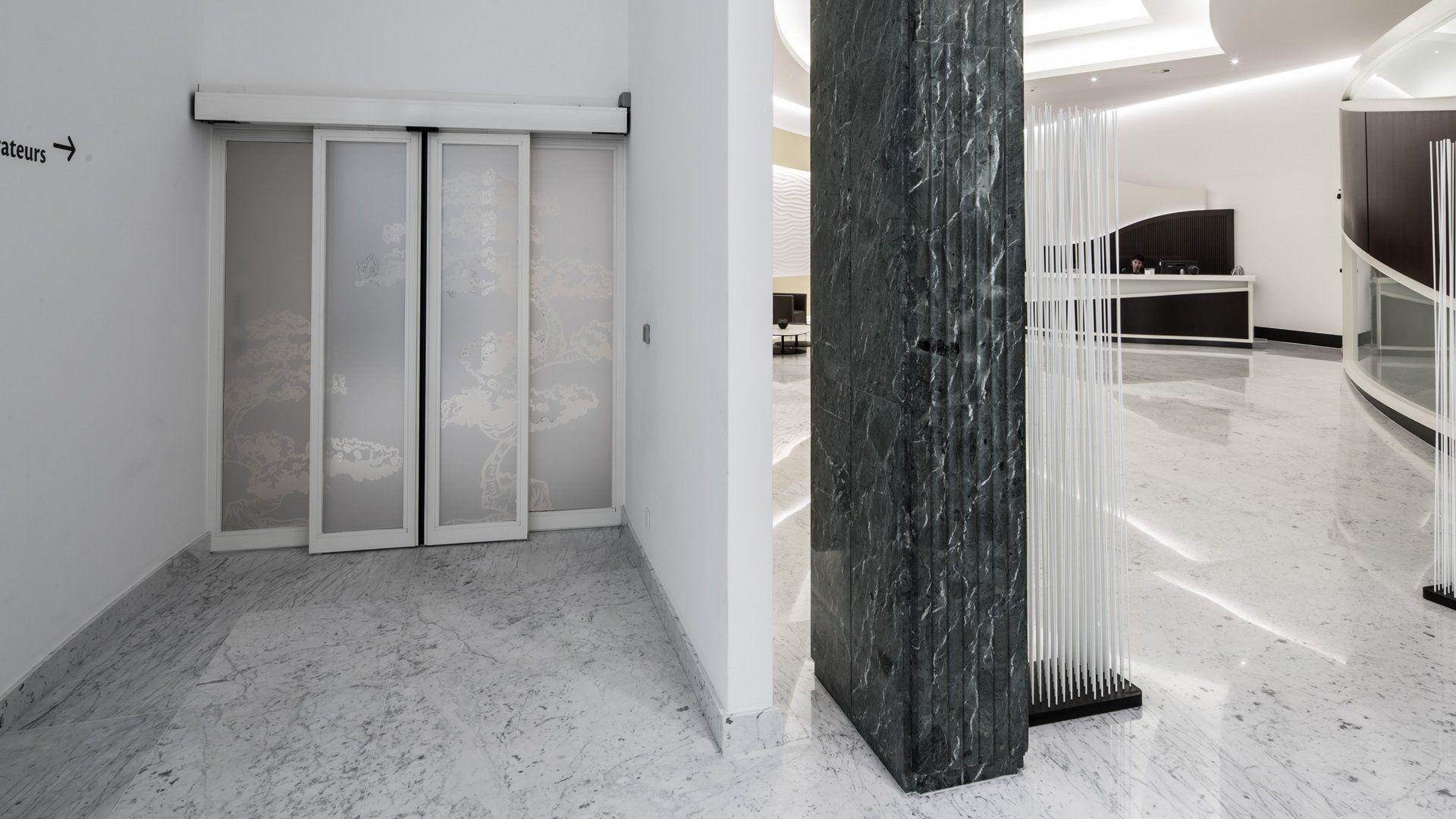 Automatische Schiebetür in der BCV Bank in Lausanne