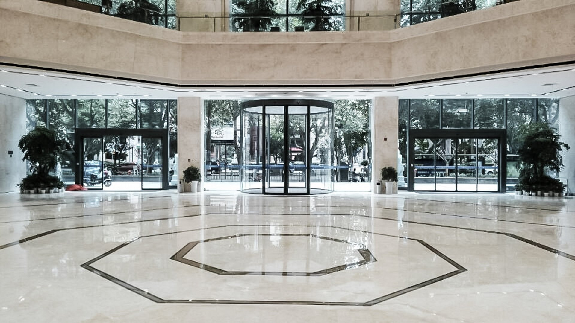 Foyer der Bank of Jiangsu in China mit einer automatischen Rundschiebetür