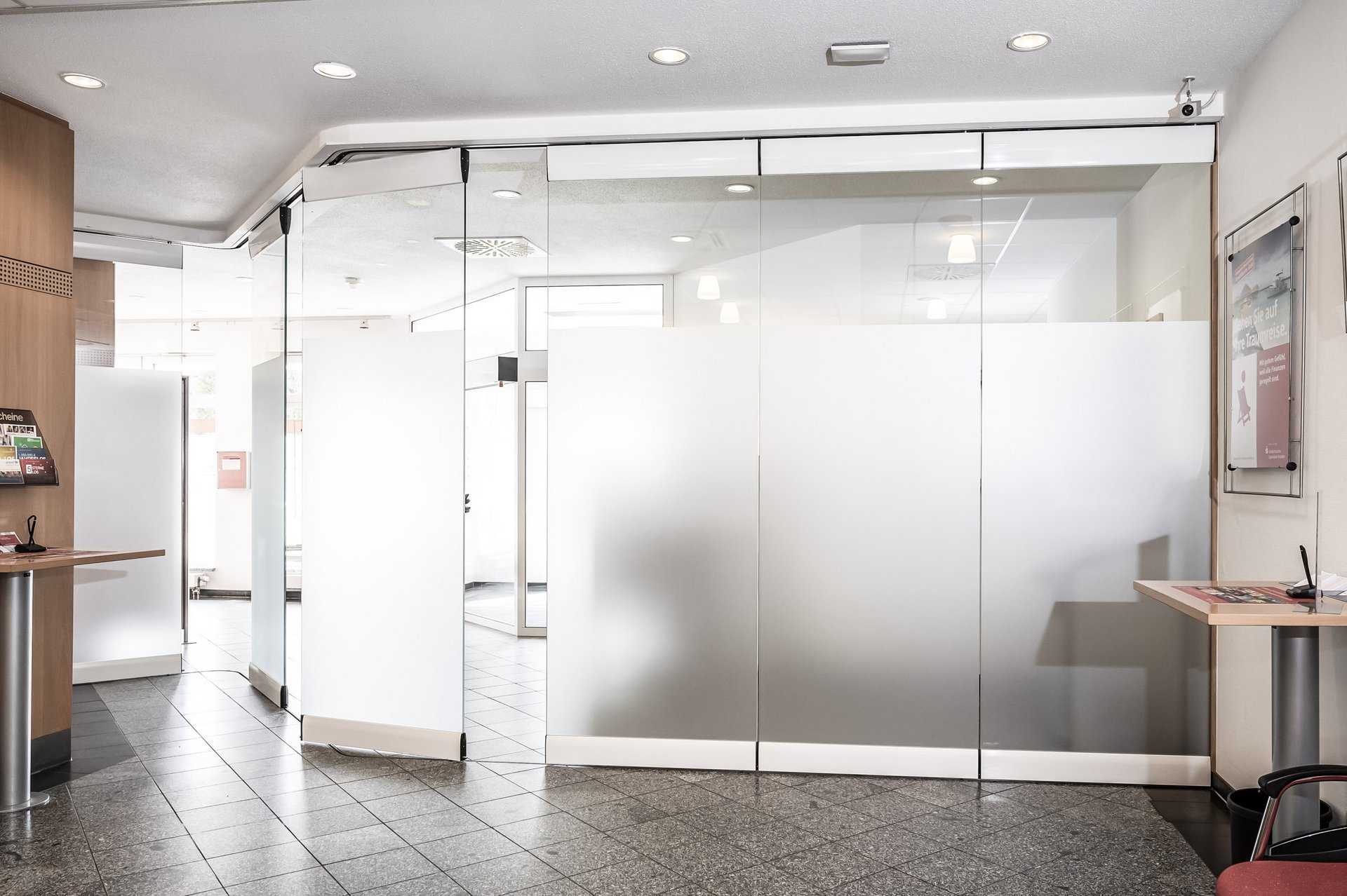 Schiebestapelwand in der Ostsächsischen Sparkasse Dresden