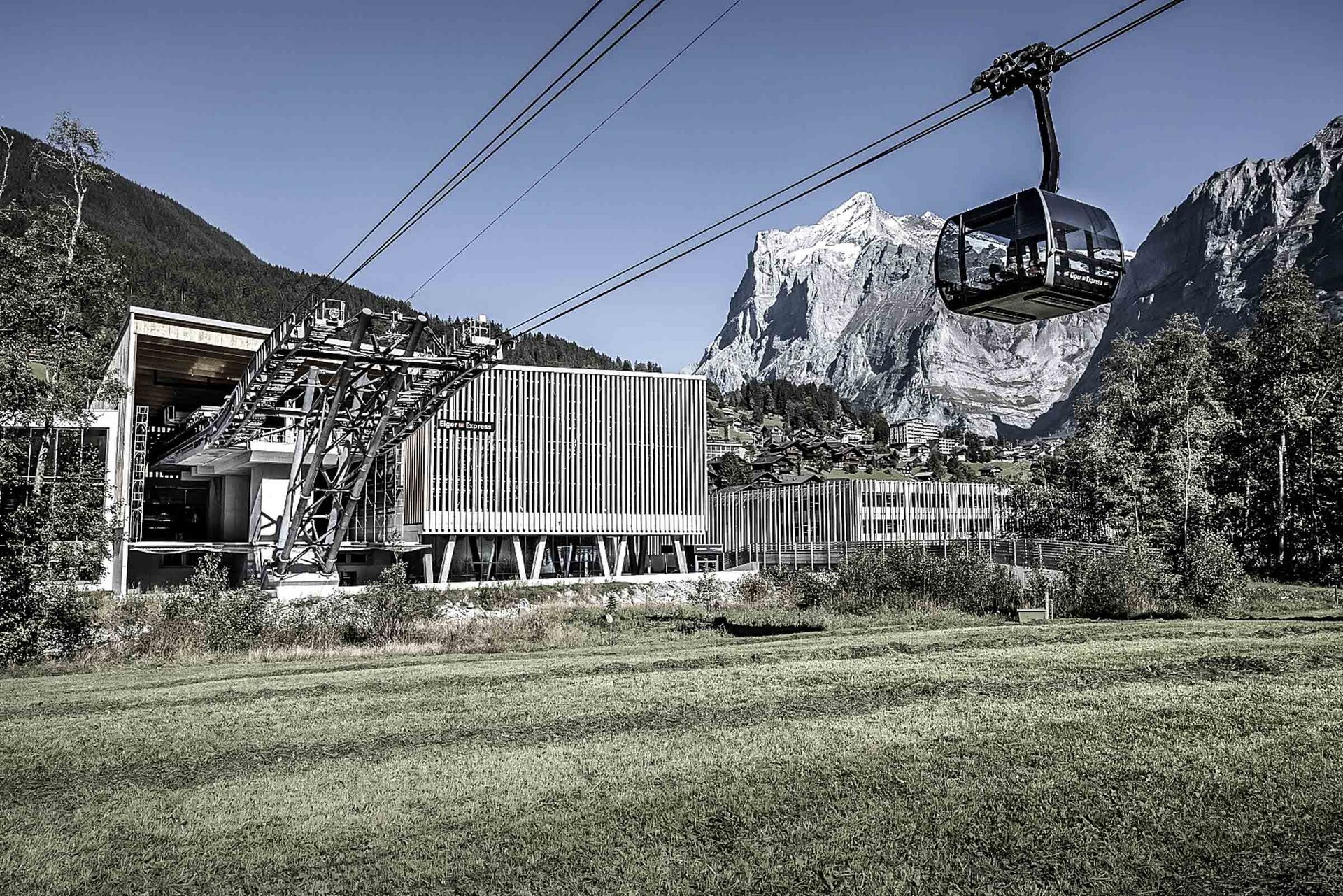 V Bahn in Grindelwald mit automatischen Sonderlösung Schiebetüren