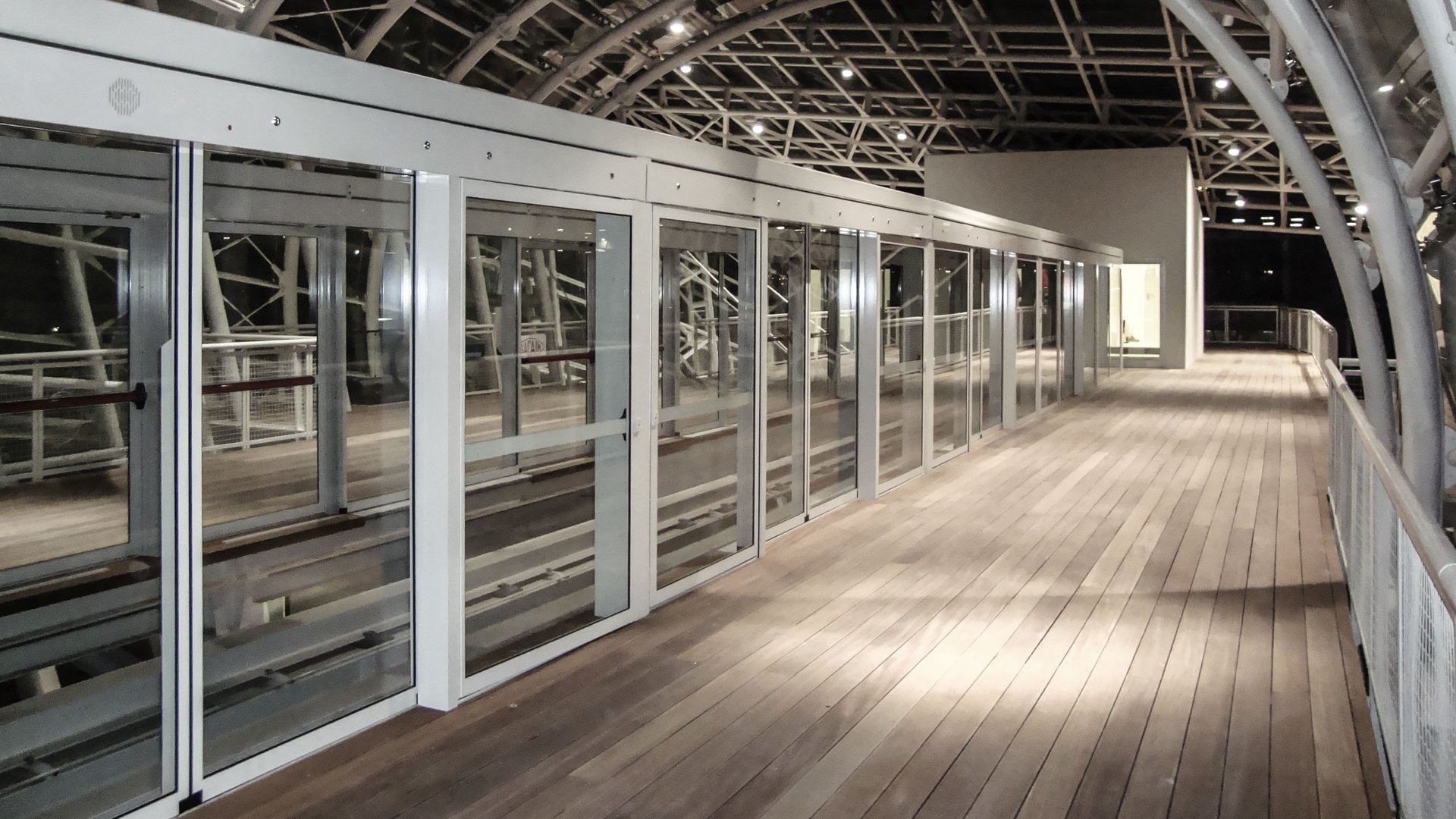 Automatischer Bahnsteigabschluss Cable-Liner Shuttle in Venedig, Italien