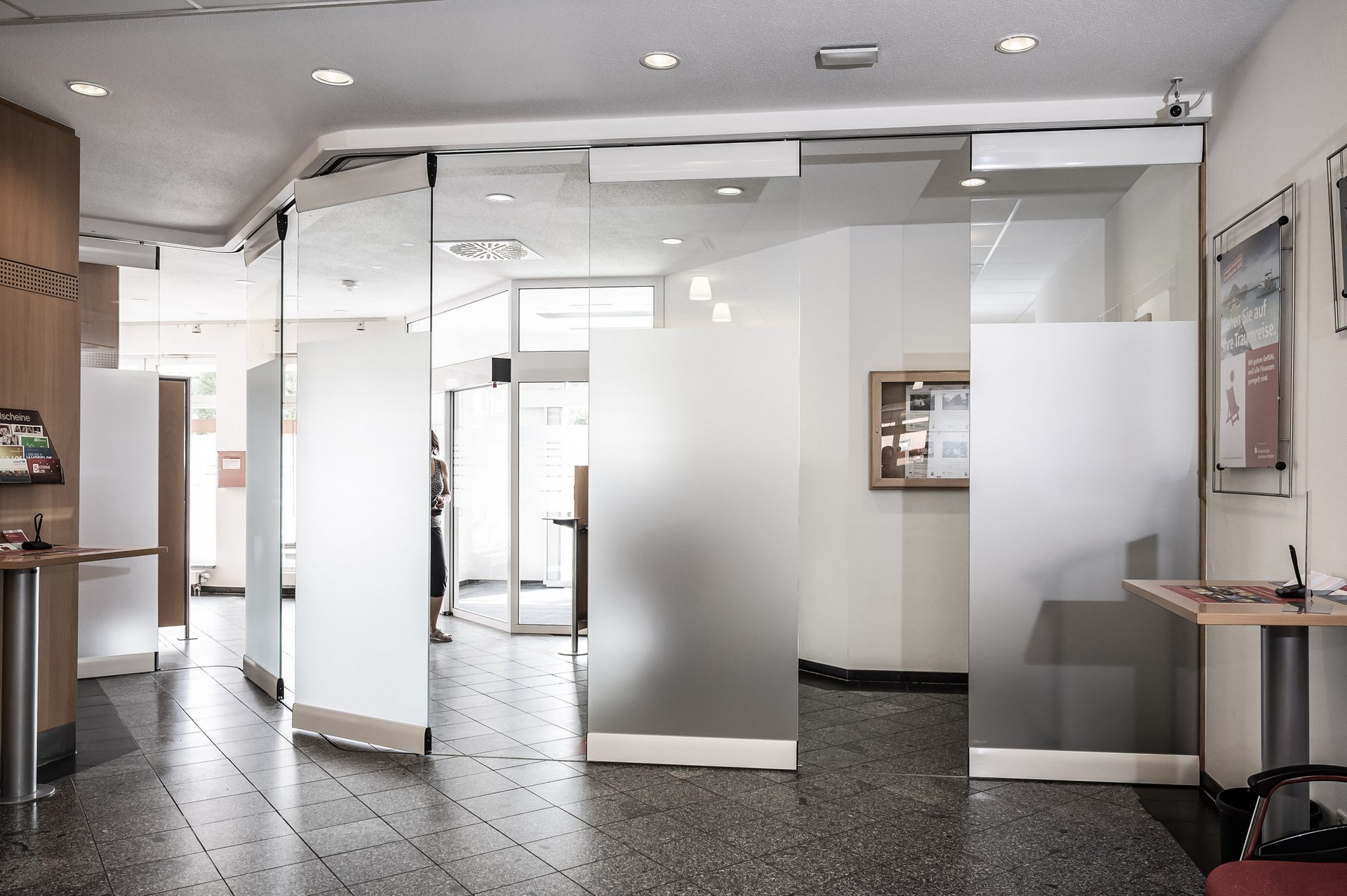 Schiebestapelwand in der Ostsächsischen Sparkasse Dresden