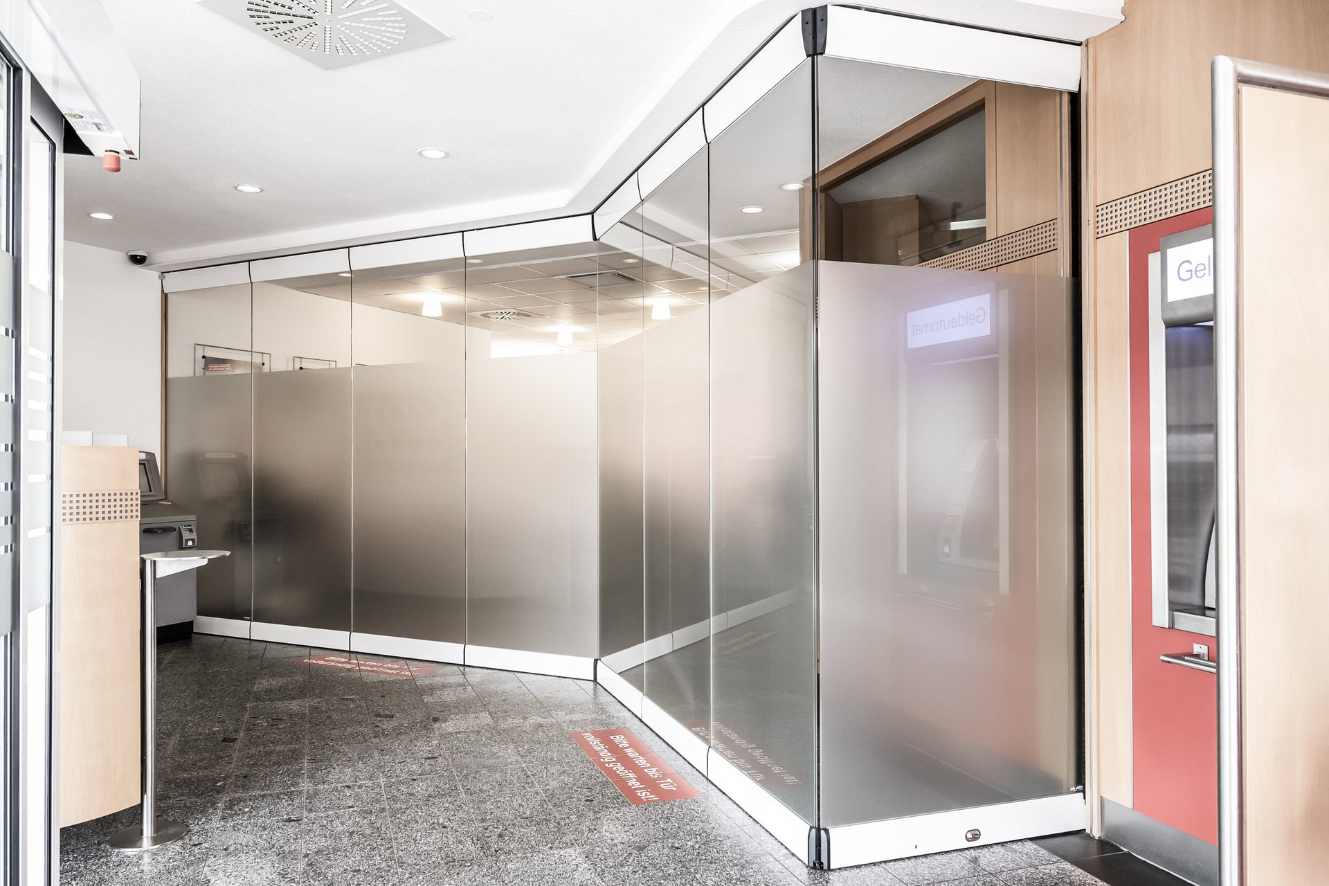 Schiebestapelwand in der Ostsächsischen Sparkasse Dresden