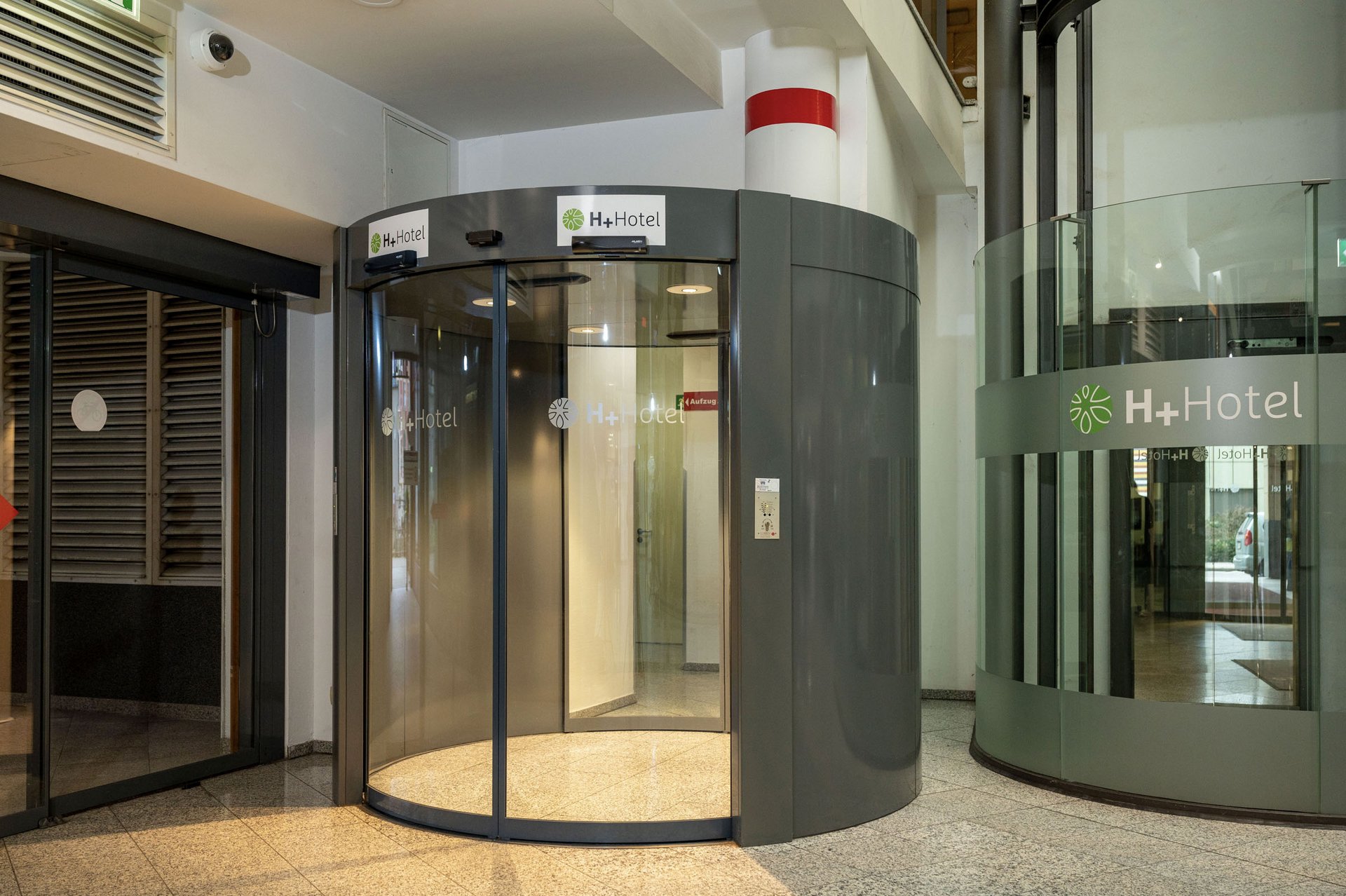 Automatische Rundschiebetür im HHotel in Leipzig
