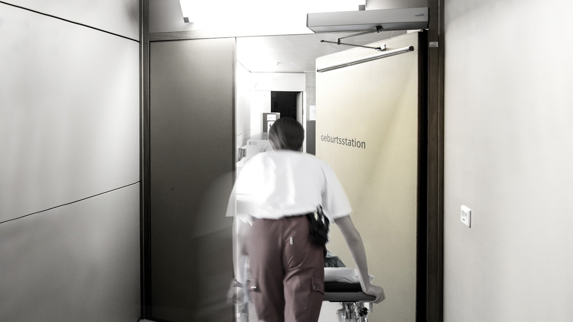 Geburtsstation des Inselspitals Bern mit einer automatischen Drehflügeltür