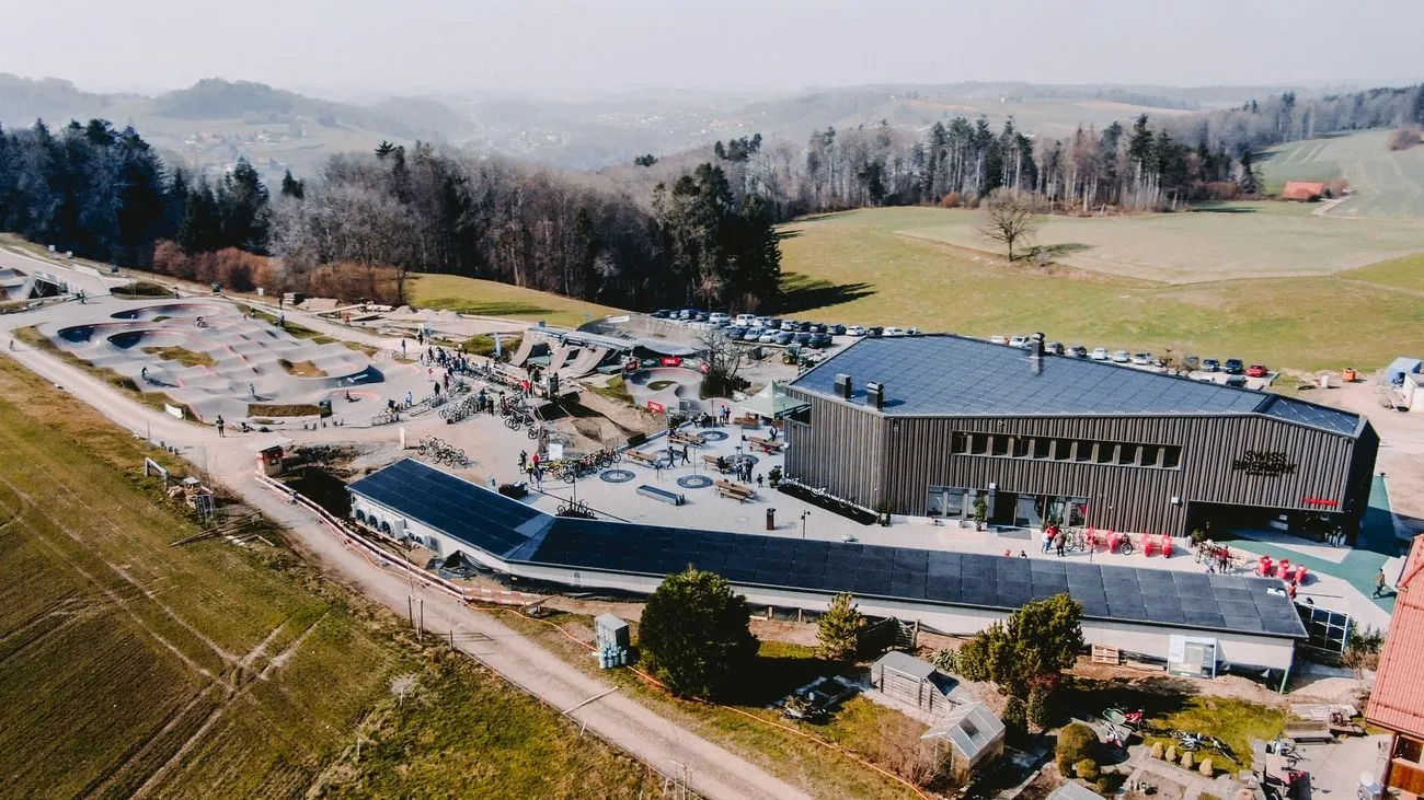 Luftaufnahme des Swiss Bike Parks